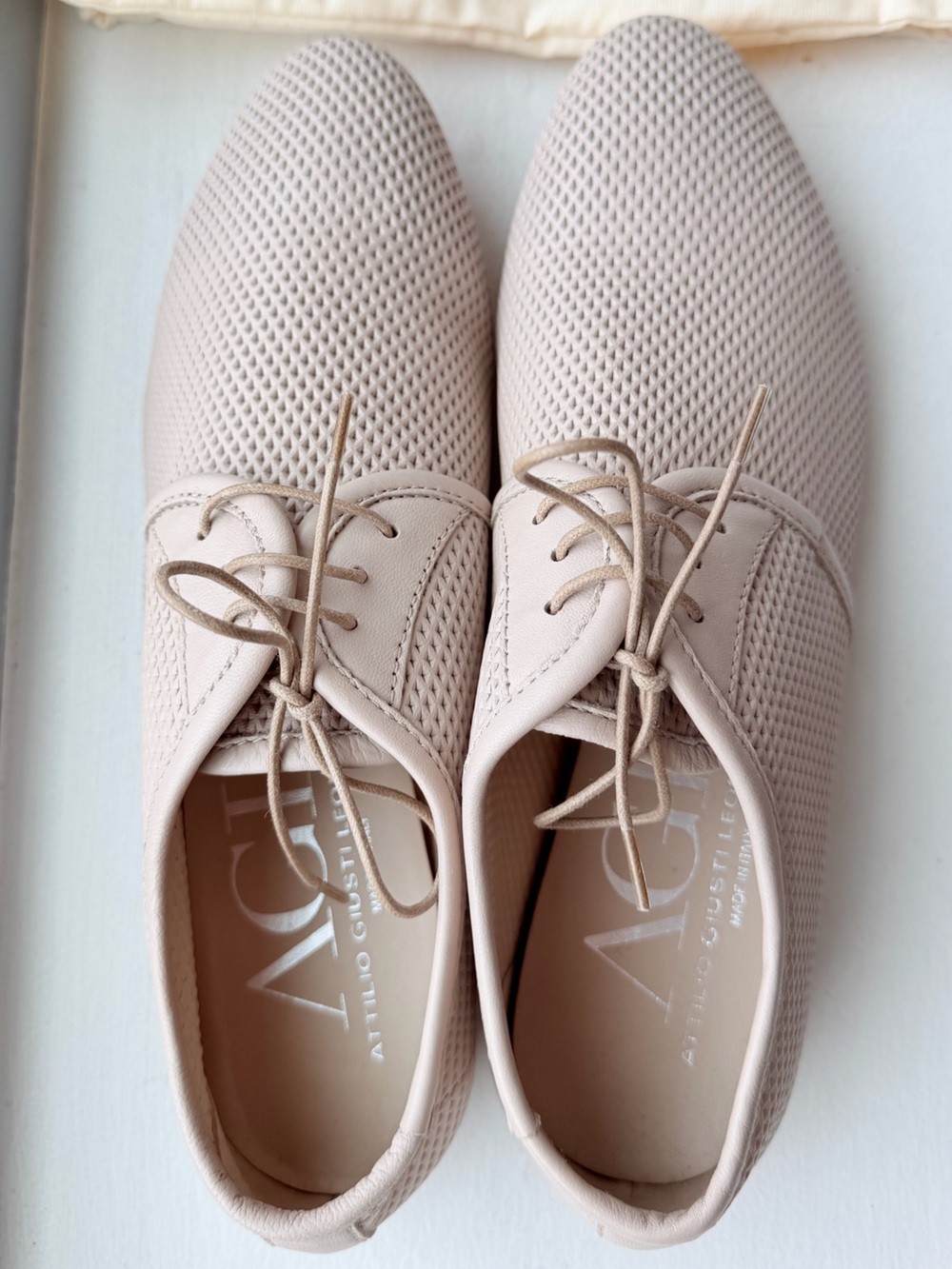 AGL Attilio Giusti Leombruni(NWOT!)Woman’s Nude Perforated Leather Lace Up Flats